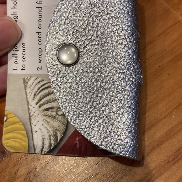 New! CRYSTALYN KAE Animal Print Headphone Tacos Cord Detanglers Metallic Leather - Picture 4 of 11